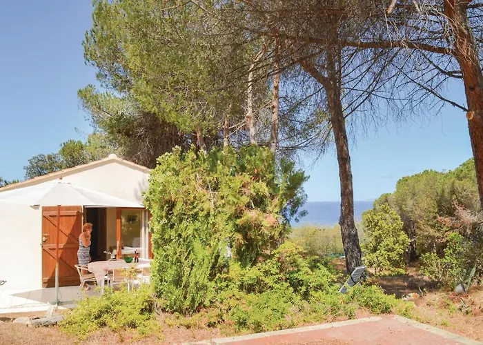 Three-bedroom In * Calcatoggio (Corsica)