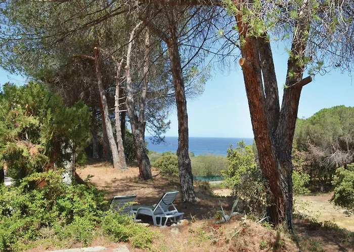 Hébergement de vacances Three-bedroom In Calcatoggio (Corsica)